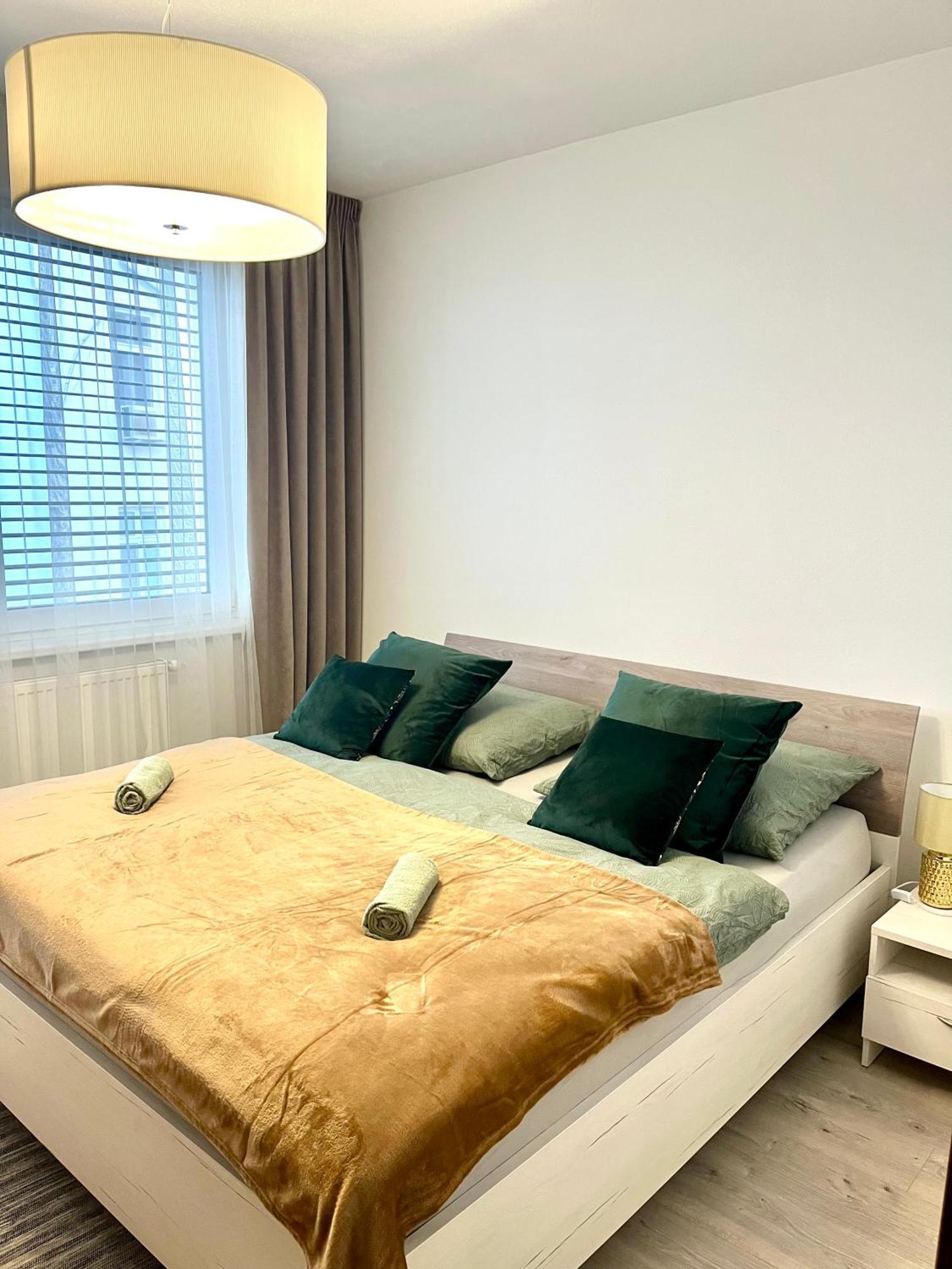 The Elite Suite II Downtown Ac & Garage Parking Bratislava Exterior photo