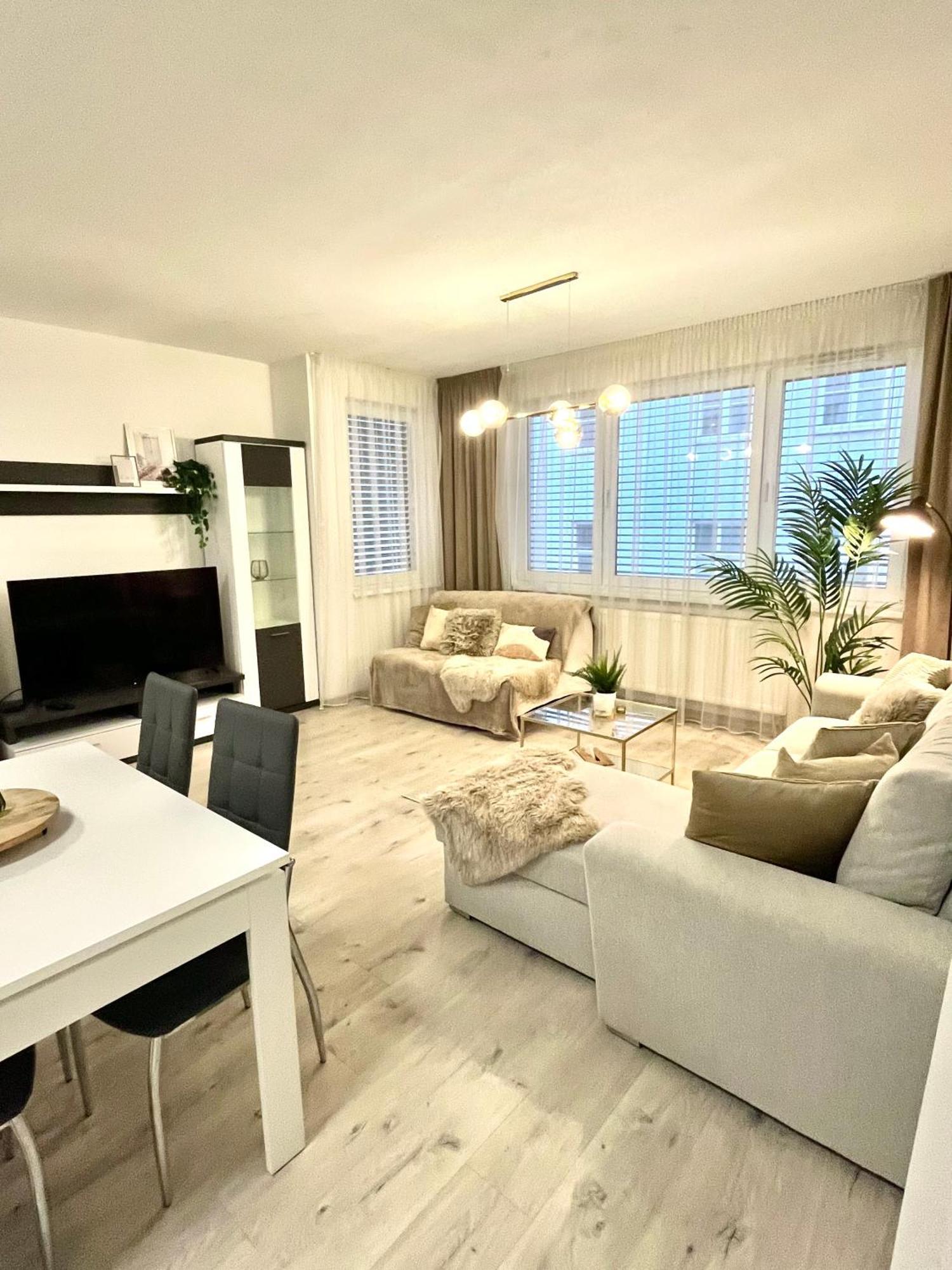 The Elite Suite II Downtown Ac & Garage Parking Bratislava Exterior photo